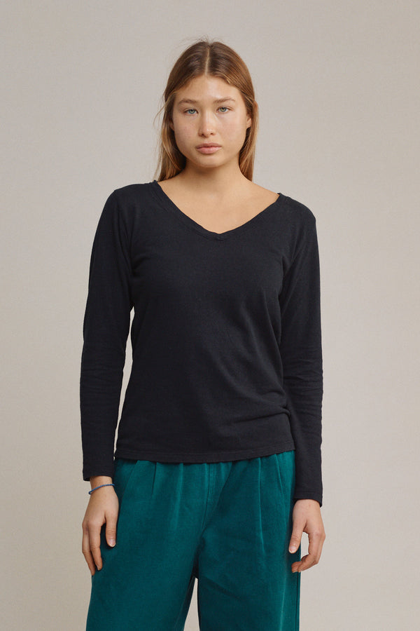Finch Long Sleeve V-Neck | Jungmaven Hemp Clothing & Accessories / model_desc: Katriel is 5’9” wearing XS