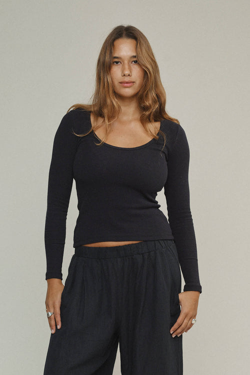 Paseo Long Sleeve Tee | Jungmaven Hemp Clothing & Accessories / model_desc: Maya is  5’10” wearing Small