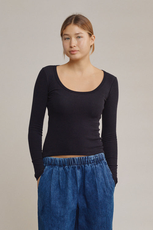 Paseo Long Sleeve Tee | Jungmaven Hemp Clothing & Accessories / model_desc: Katriel is  5’9” wearing XS