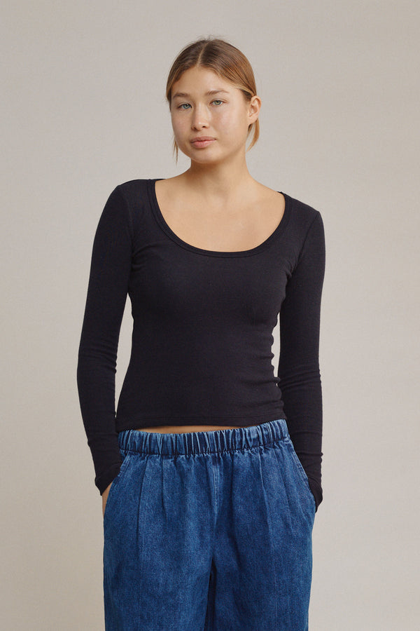 Paseo Long Sleeve Tee | Jungmaven Hemp Clothing & Accessories / model_desc: Katriel is  5’9” wearing XS