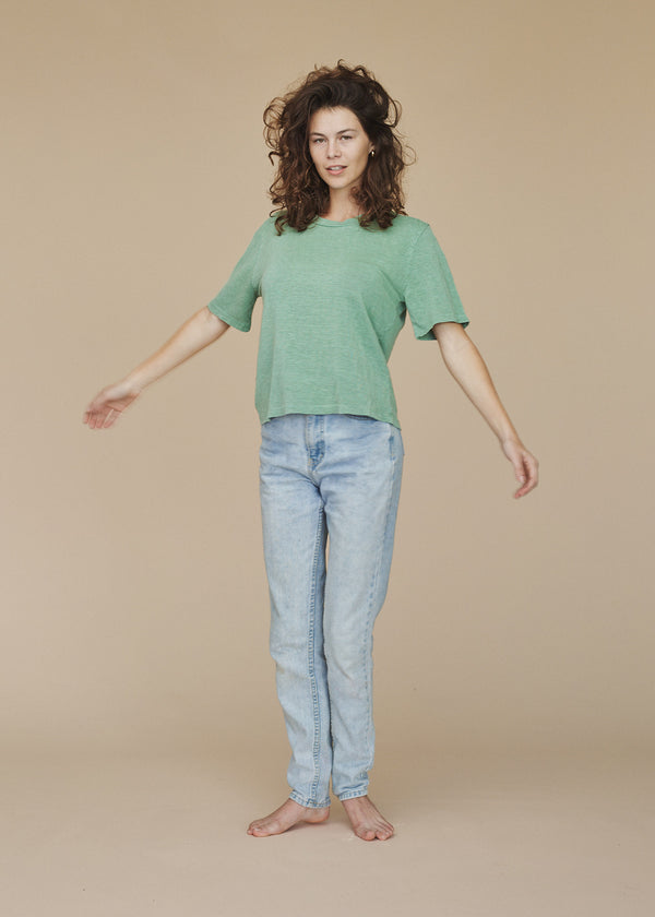 Dakota - 100% Hemp Cropped Tee | Jungmaven Hemp Clothing & Accessories / model_desc: Sydney is 5’7” wearing XS